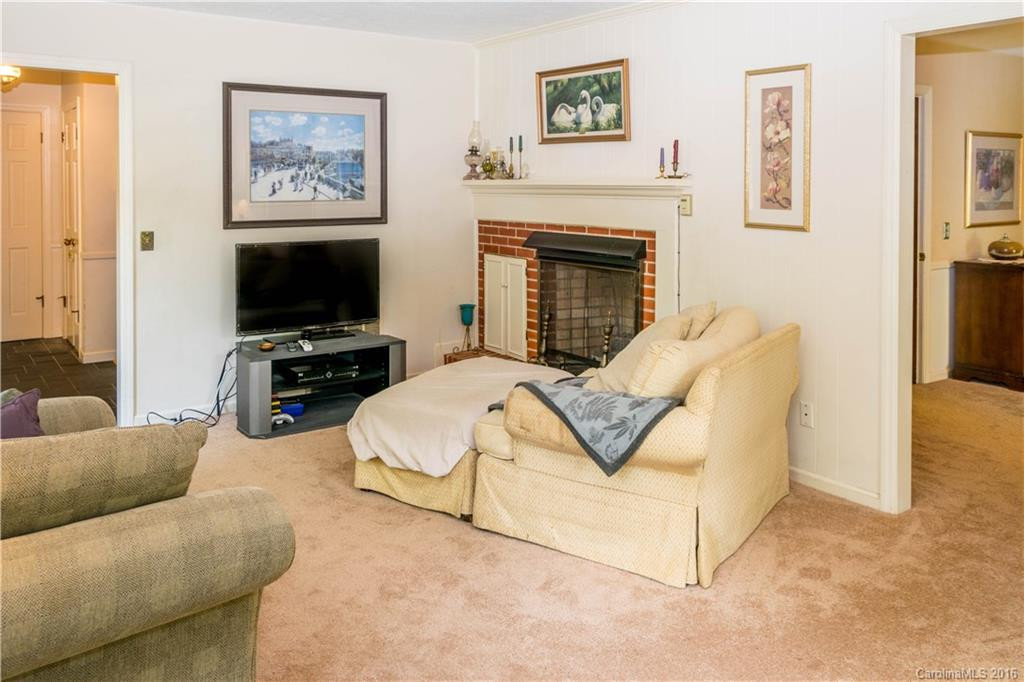 2670 Seminole Drive - Photo 3