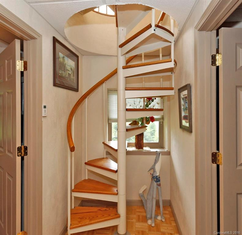 2050 Hyacinth Drive - Photo 17