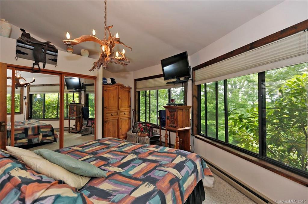 2050 Hyacinth Drive - Photo 19