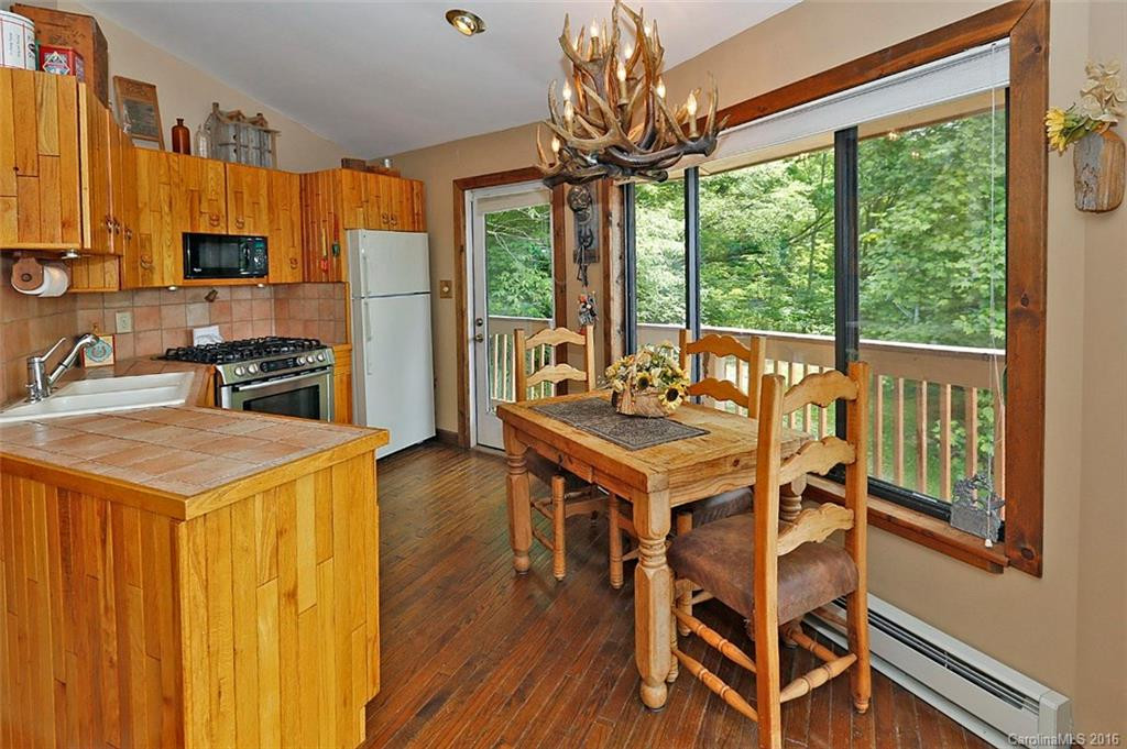 2050 Hyacinth Drive - Photo 4