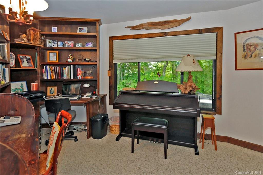 2050 Hyacinth Drive - Photo 9
