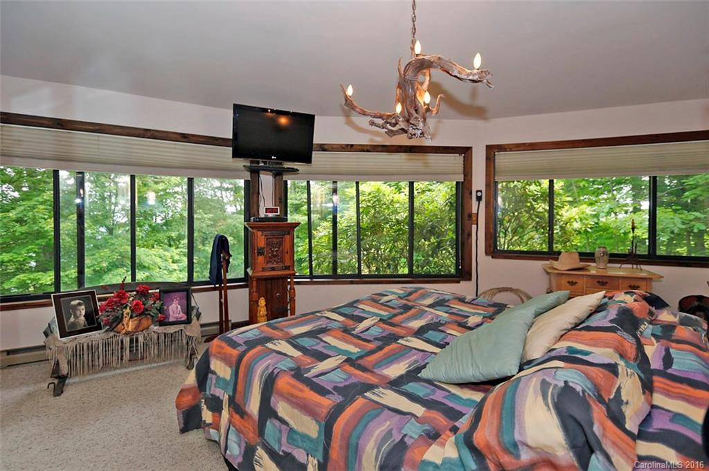 2050 Hyacinth Drive - Photo 10