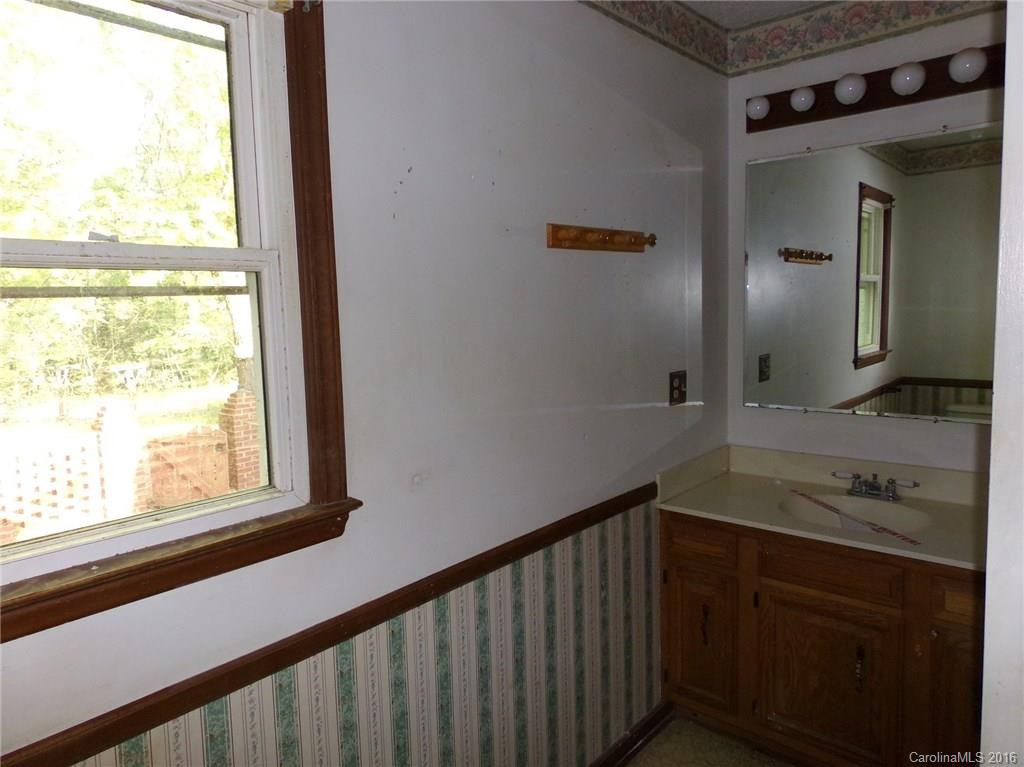 325 Hollins Street - Photo 11
