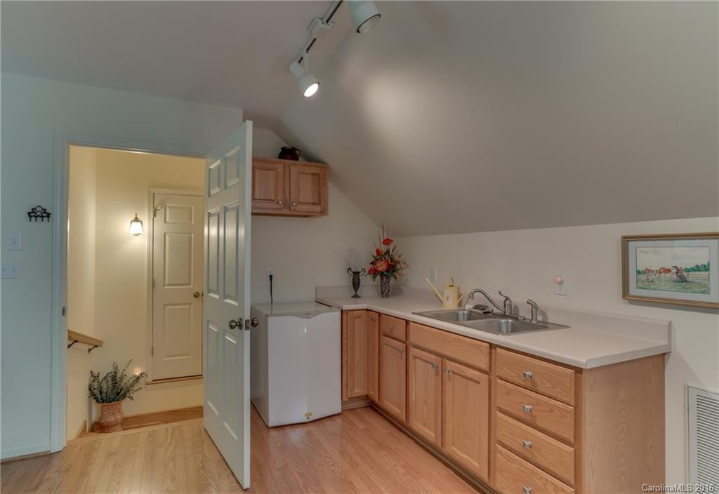 105 Brookside Drive - Photo 14