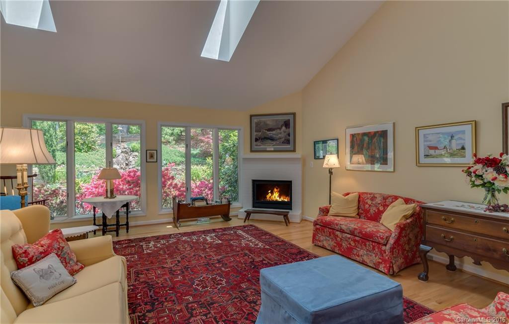 105 Brookside Drive - Photo 3
