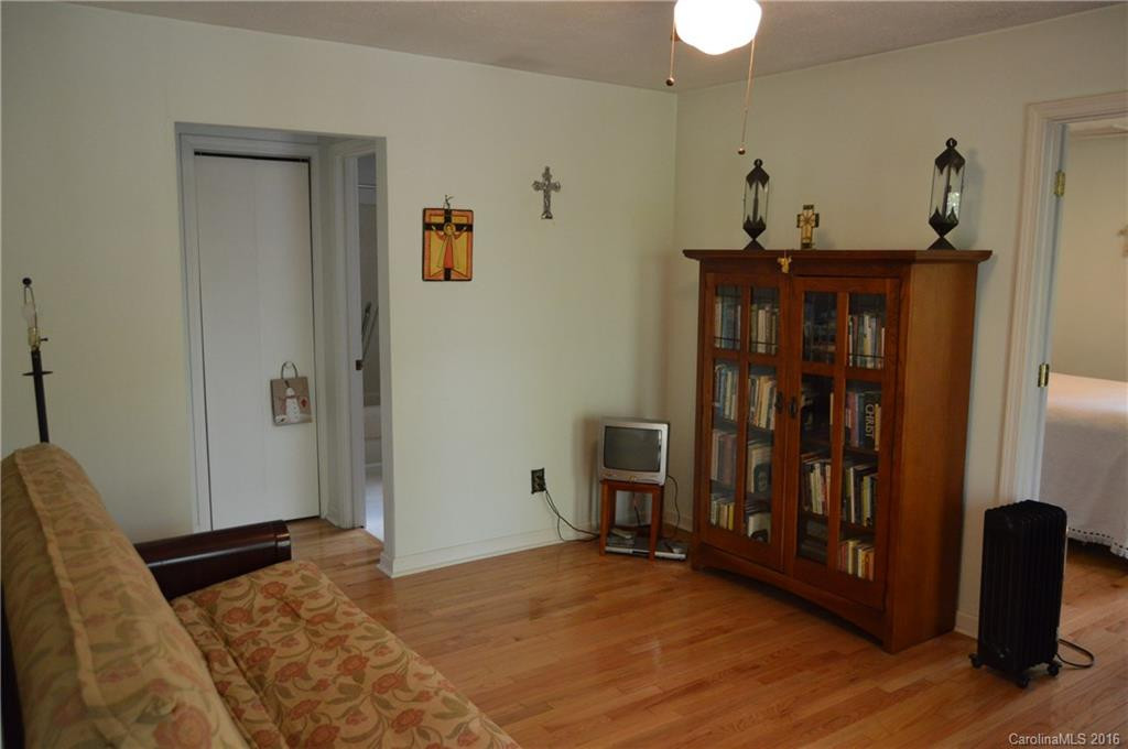 1275 Lakeside Drive - Photo 8