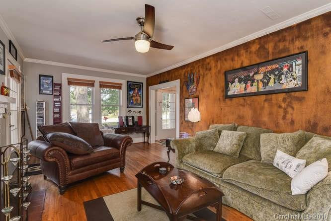 945 Hendersonville Road - Photo 4