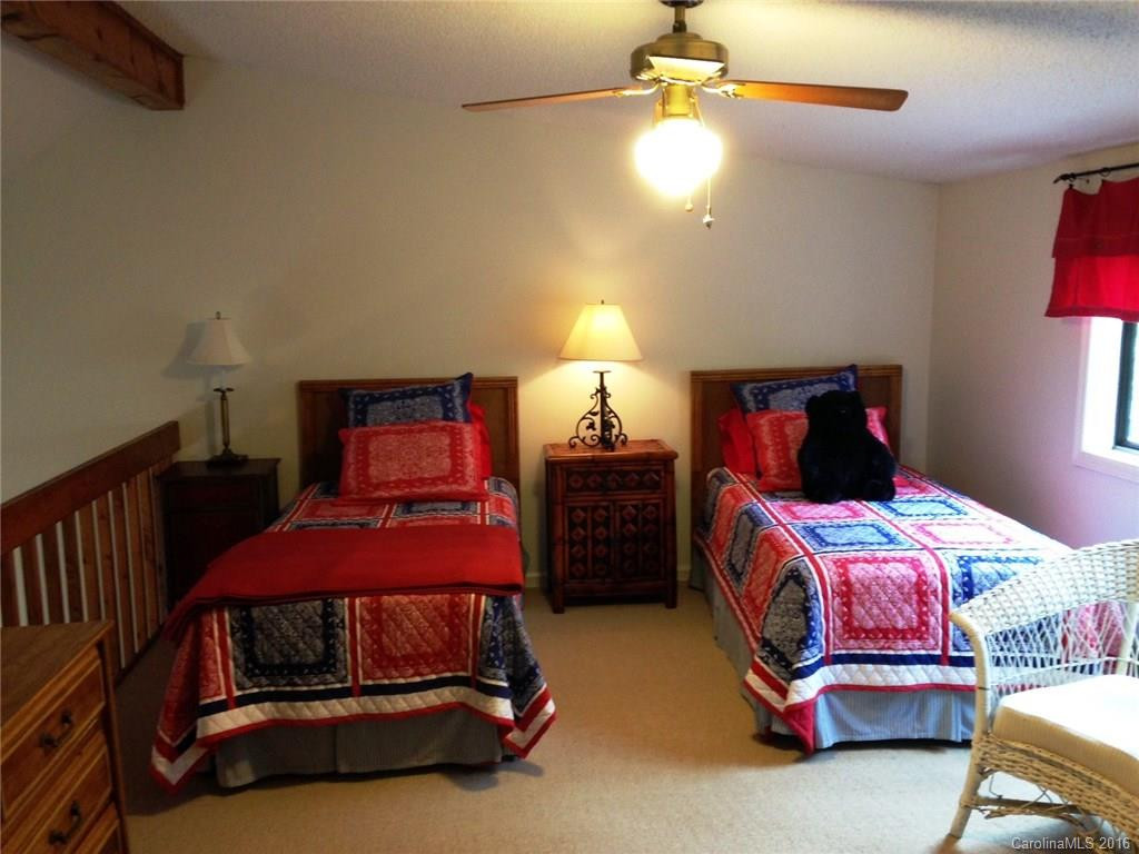2540 Summit Drive - Photo 11