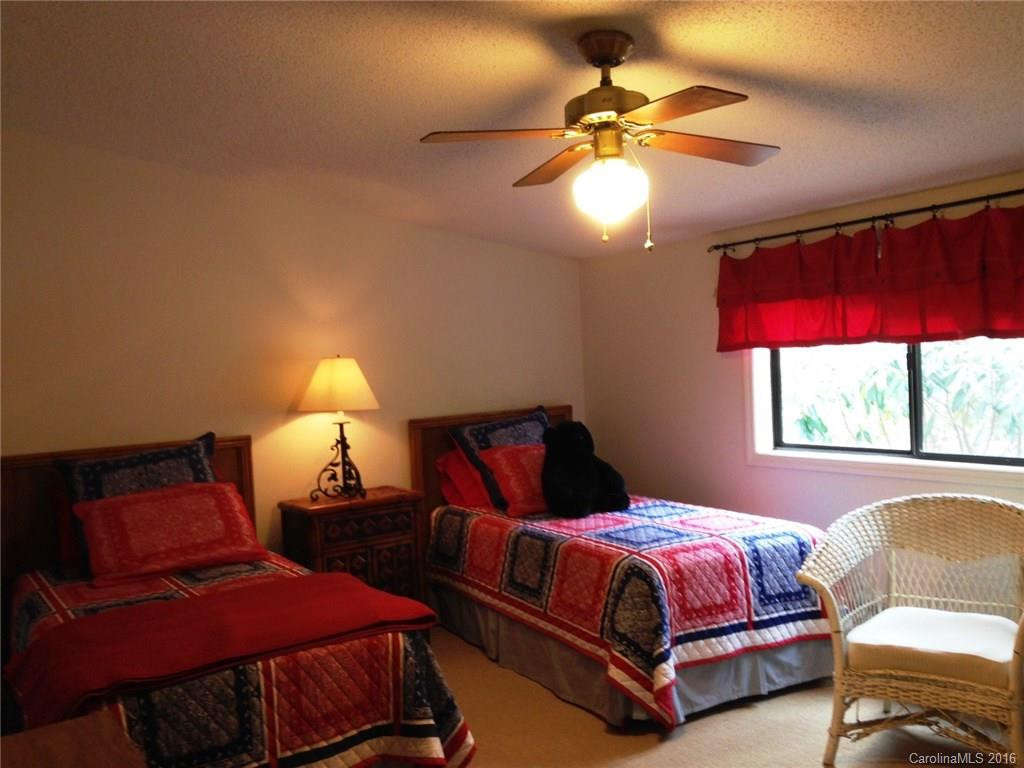 2540 Summit Drive - Photo 12