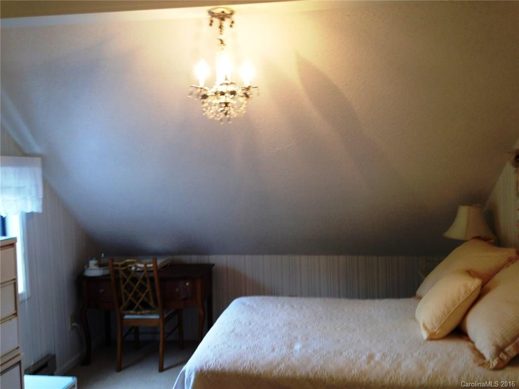 2540 Summit Drive - Photo 7