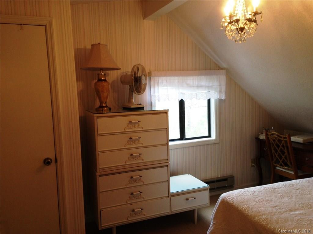 2540 Summit Drive - Photo 9