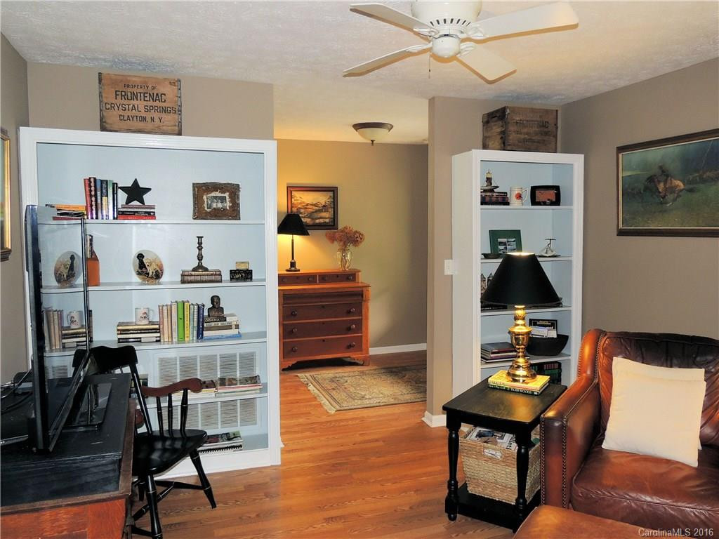 105 Muirfield Court #9 - Photo 8