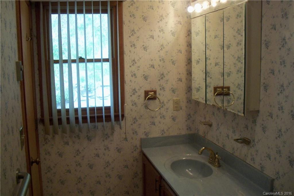 387 Highview Drive - Photo 13