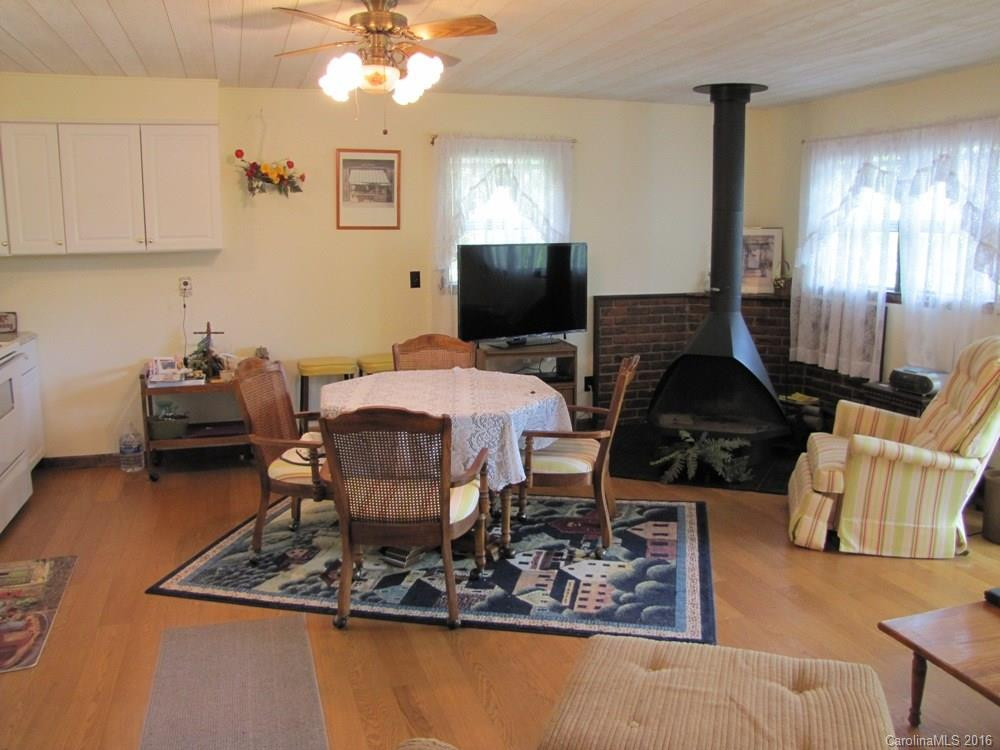 2372 Locust Grove Road - Photo 2