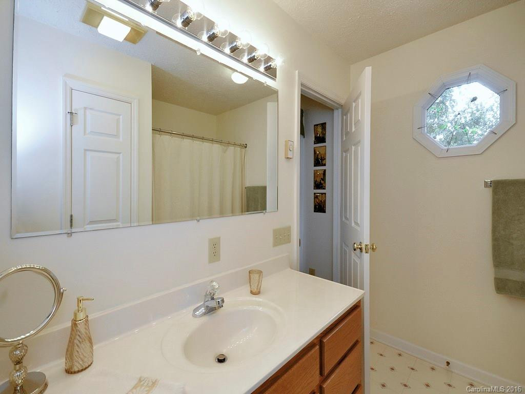 46 Sleepy Hollow Lane #- - Photo 8