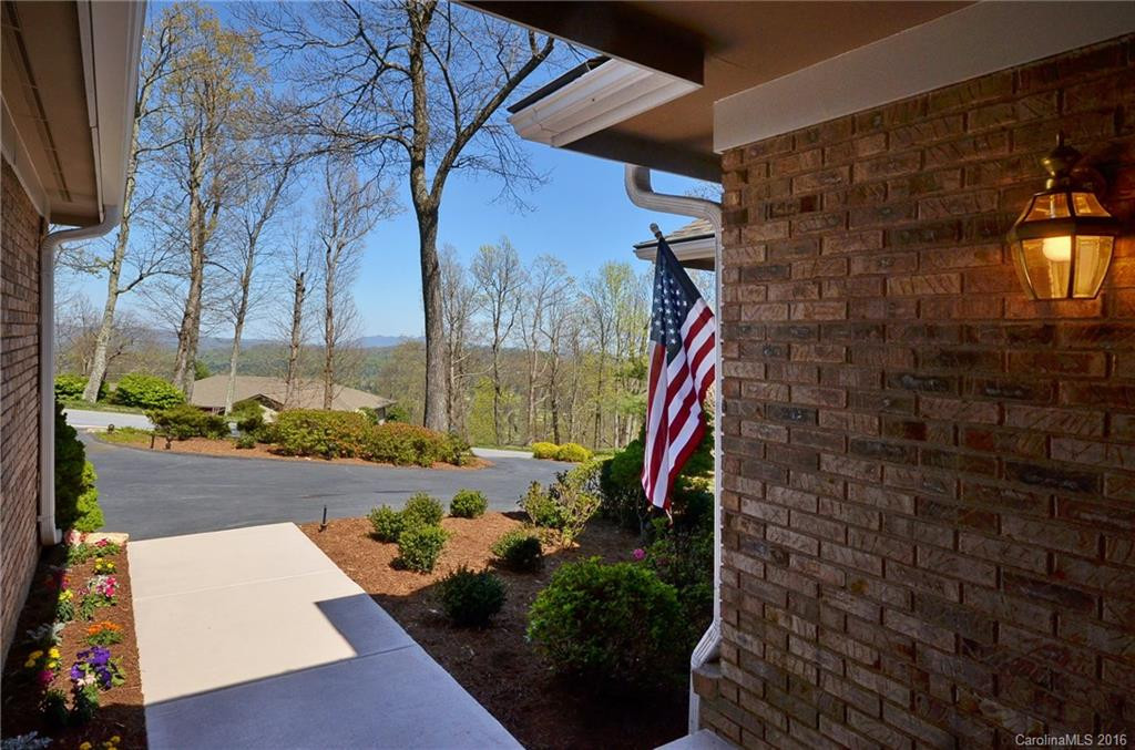 706 Overlook Drive - Photo 2