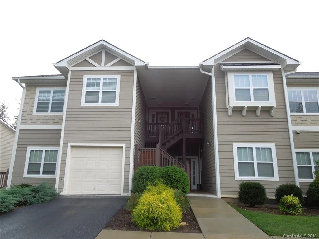 20 Fox Den Drive #101