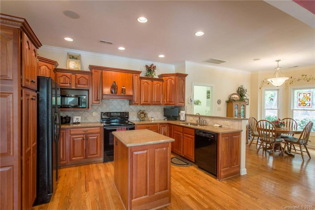 1429 Southpointe Drive - Photo 11