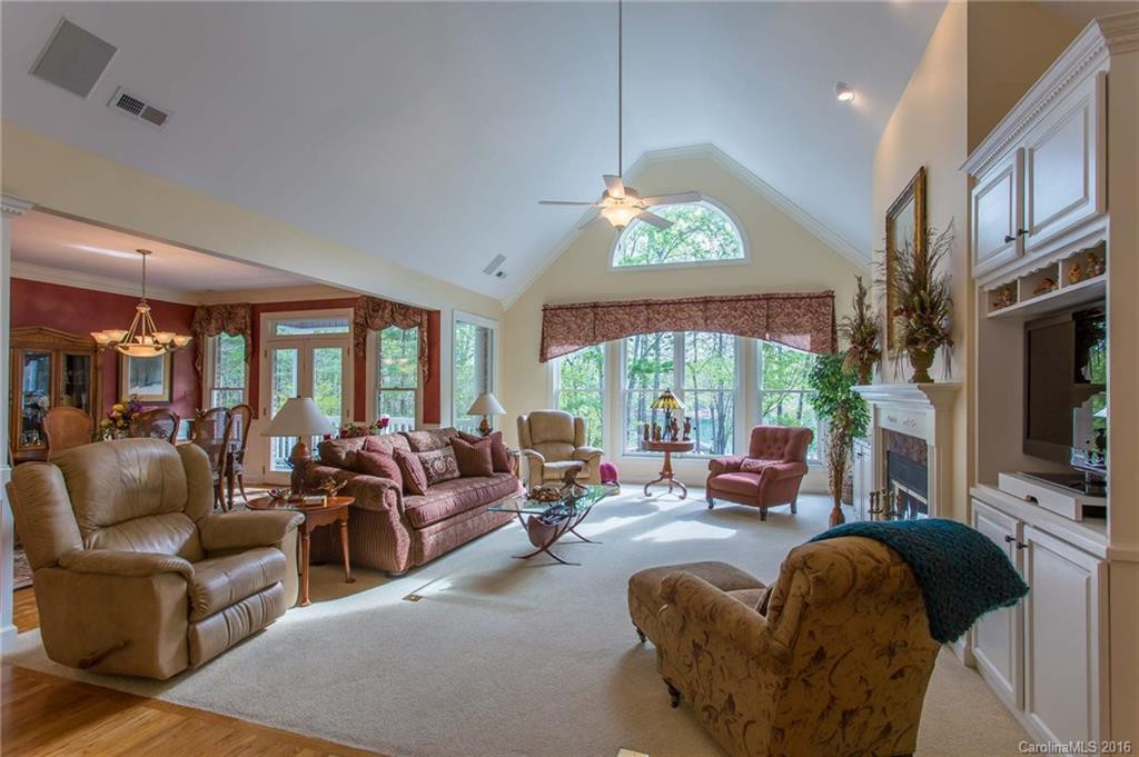 1429 Southpointe Drive - Photo 3