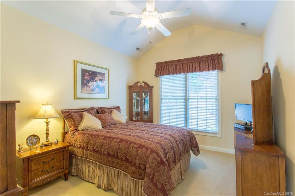 1429 Southpointe Drive - Photo 7