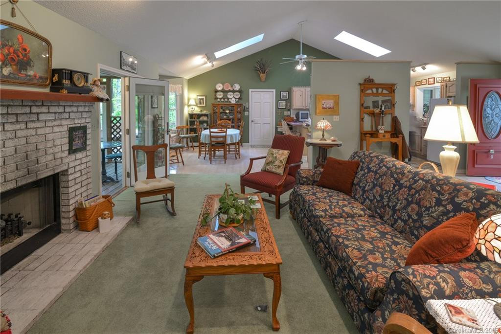 22 Cornelia Lane - Photo 7