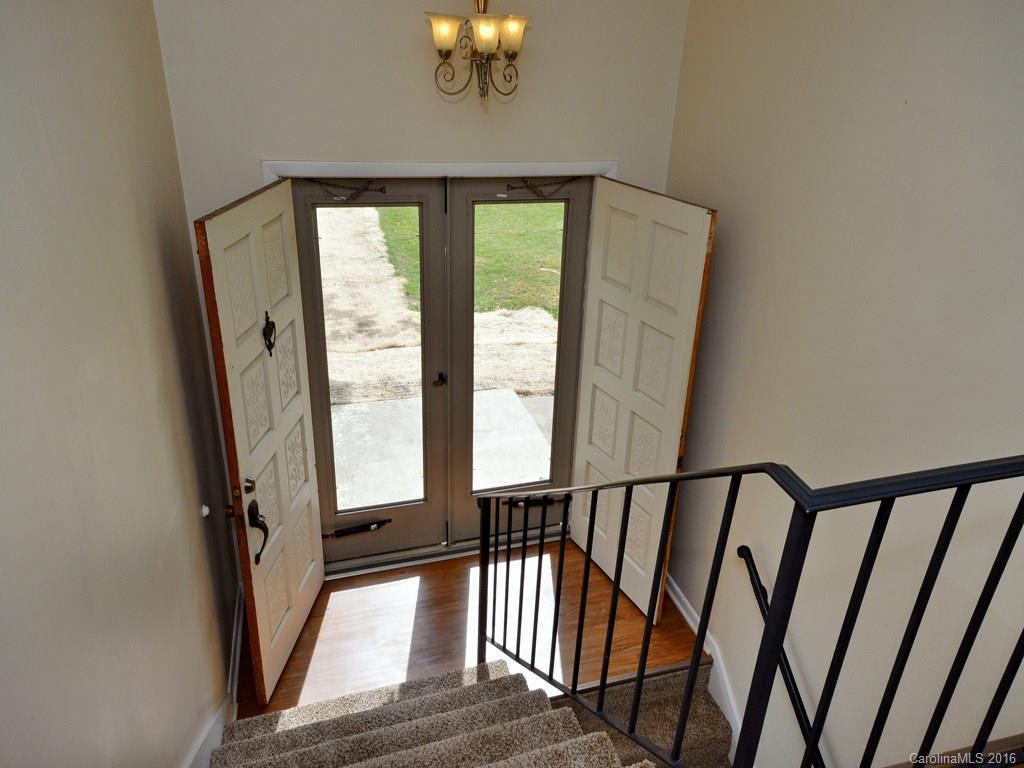 111 Anthony Drive - Photo 3
