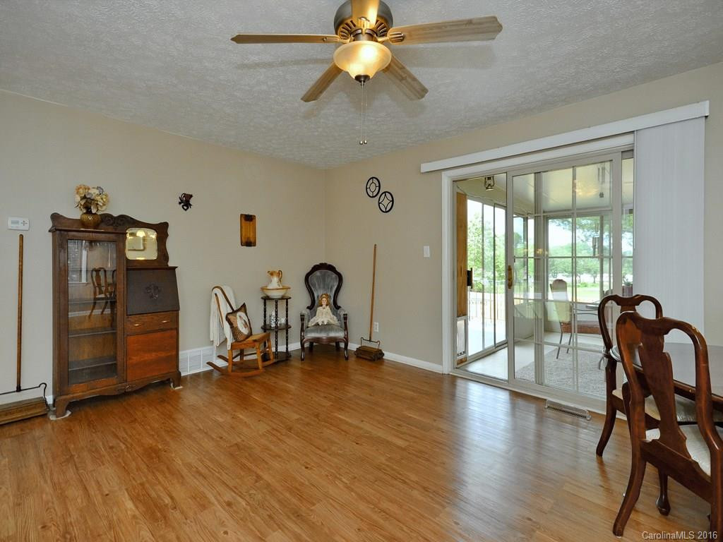 111 Anthony Drive - Photo 4