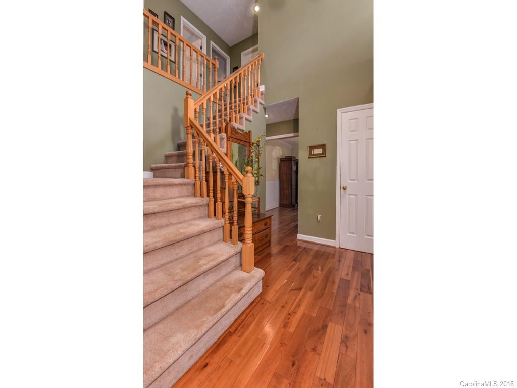 6 Meadowbrook Drive - Photo 3