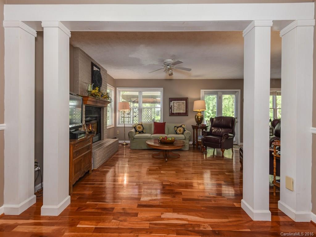 6 Meadowbrook Drive - Photo 4