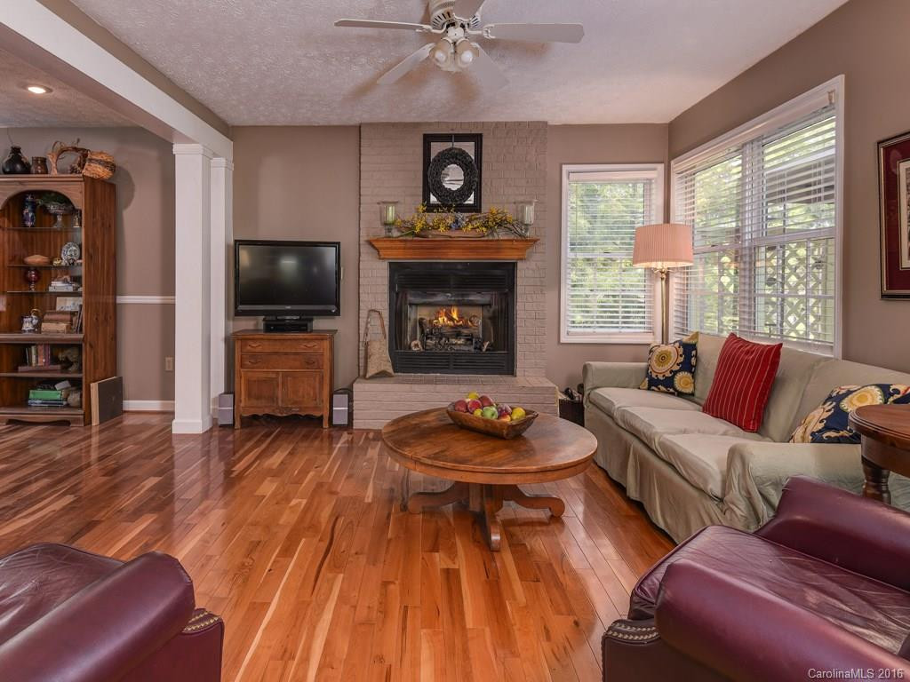 6 Meadowbrook Drive - Photo 5