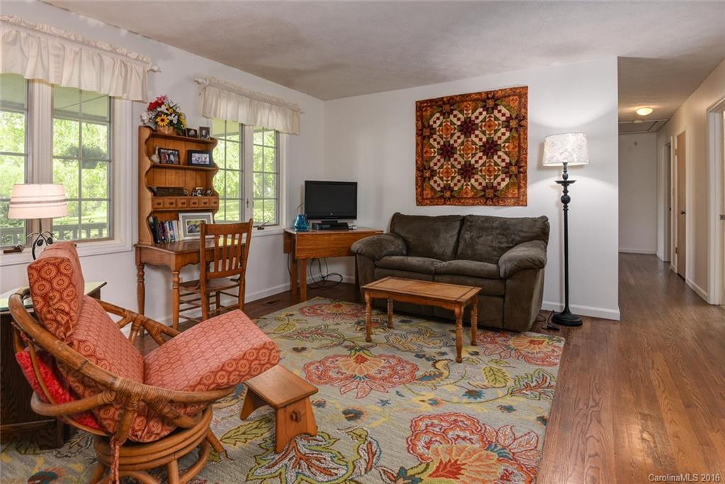 1 Glen Meadows Place - Photo 4