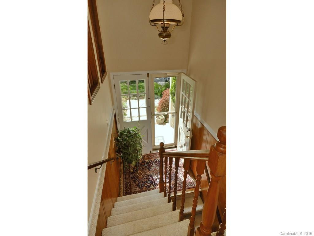 1 Dover Lane - Photo 2