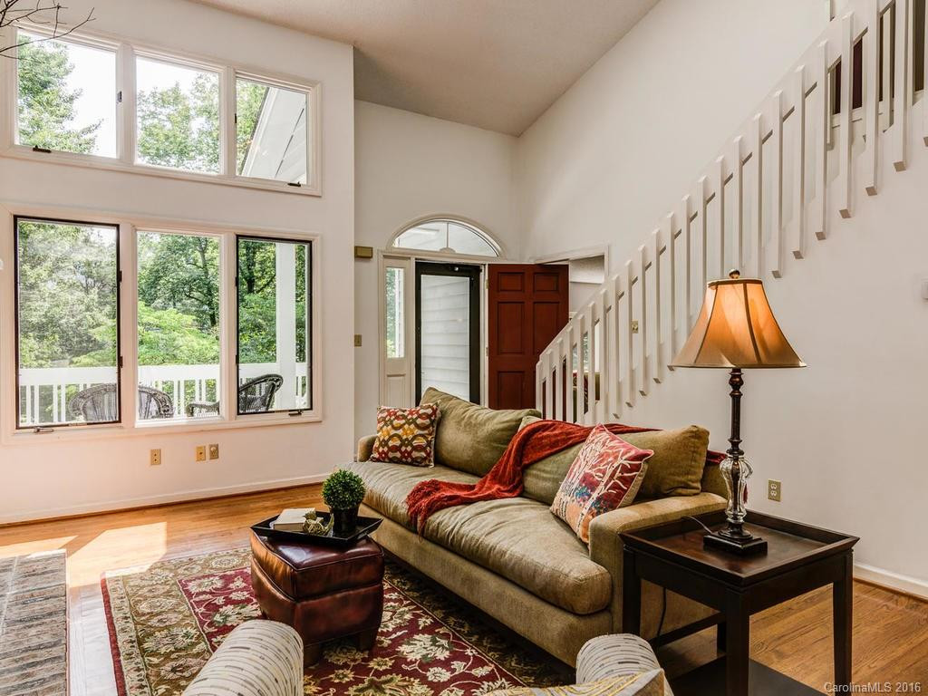 205 Cedarview Drive - Photo 2