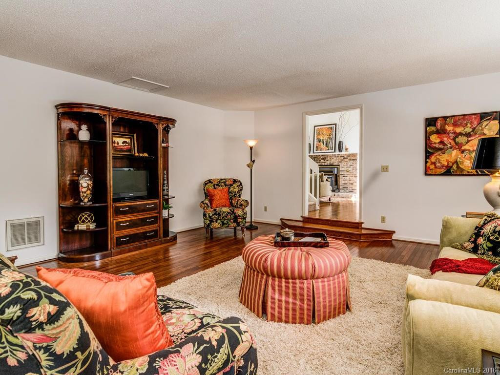 205 Cedarview Drive - Photo 5