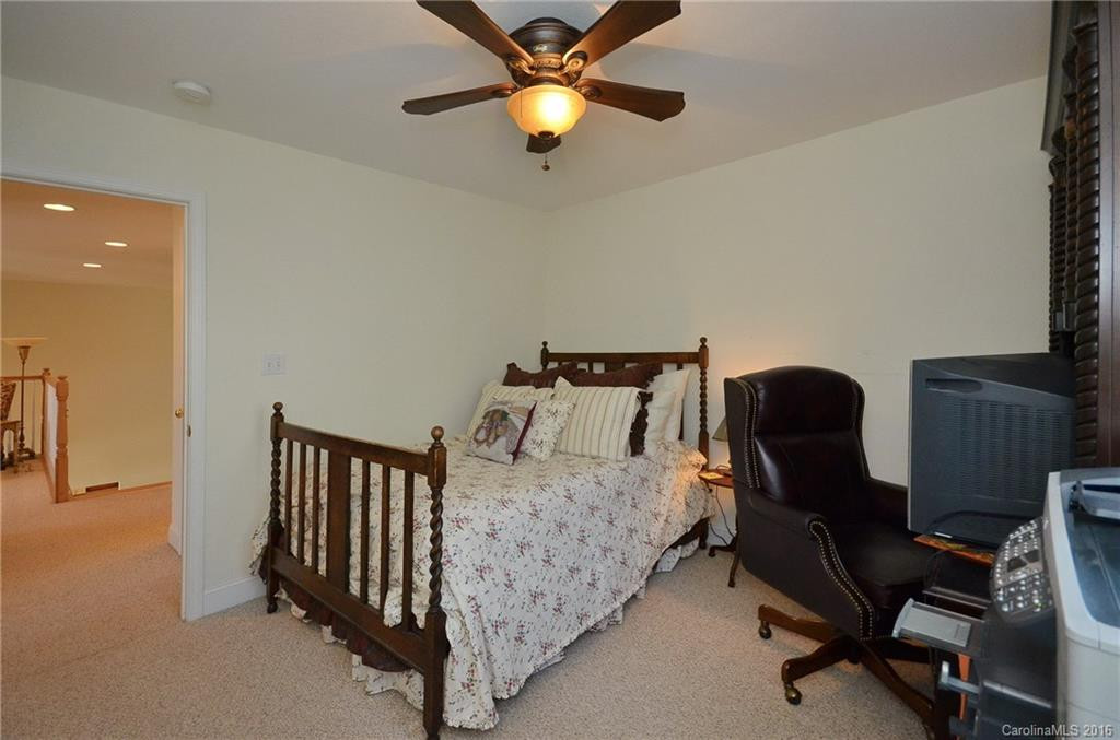 28 Village East Court - Photo 13