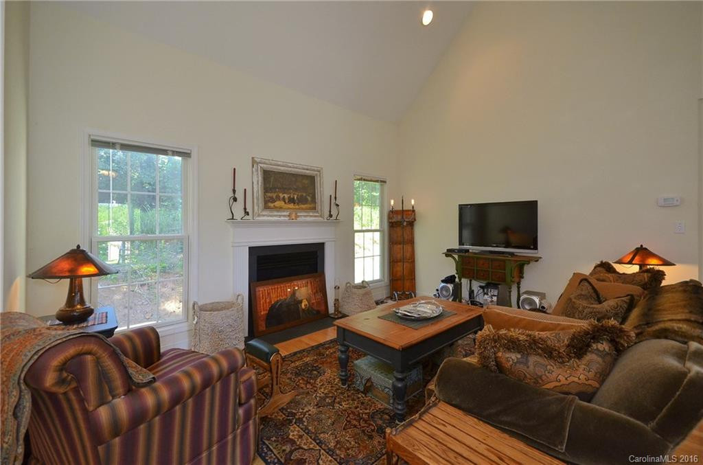 28 Village East Court - Photo 3