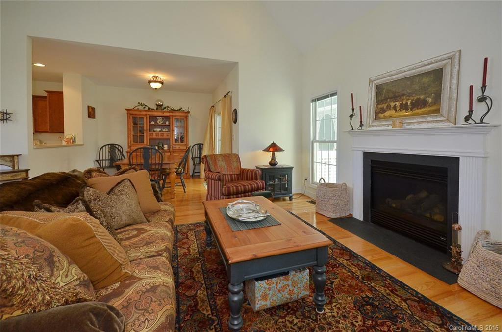 28 Village East Court - Photo 4