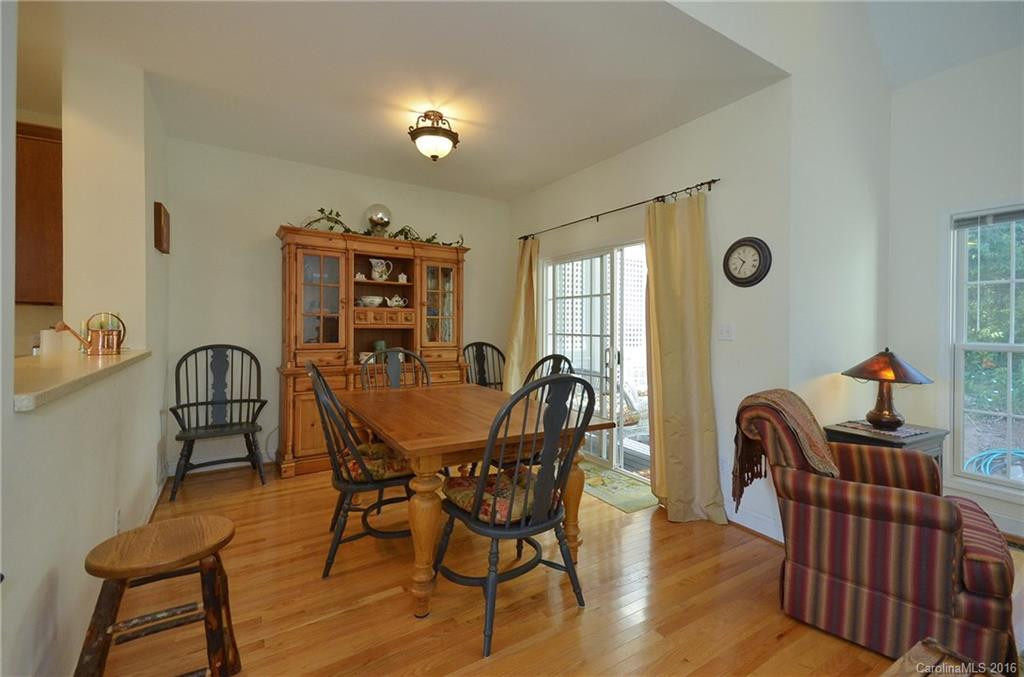 28 Village East Court - Photo 6