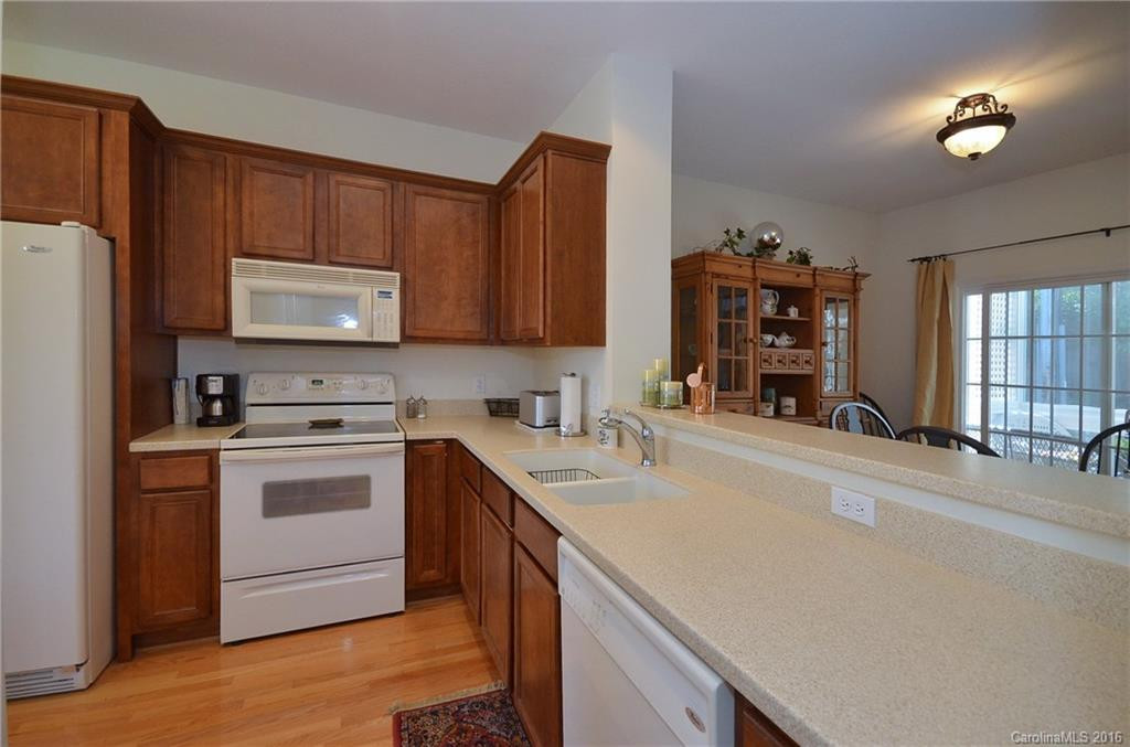 28 Village East Court - Photo 7