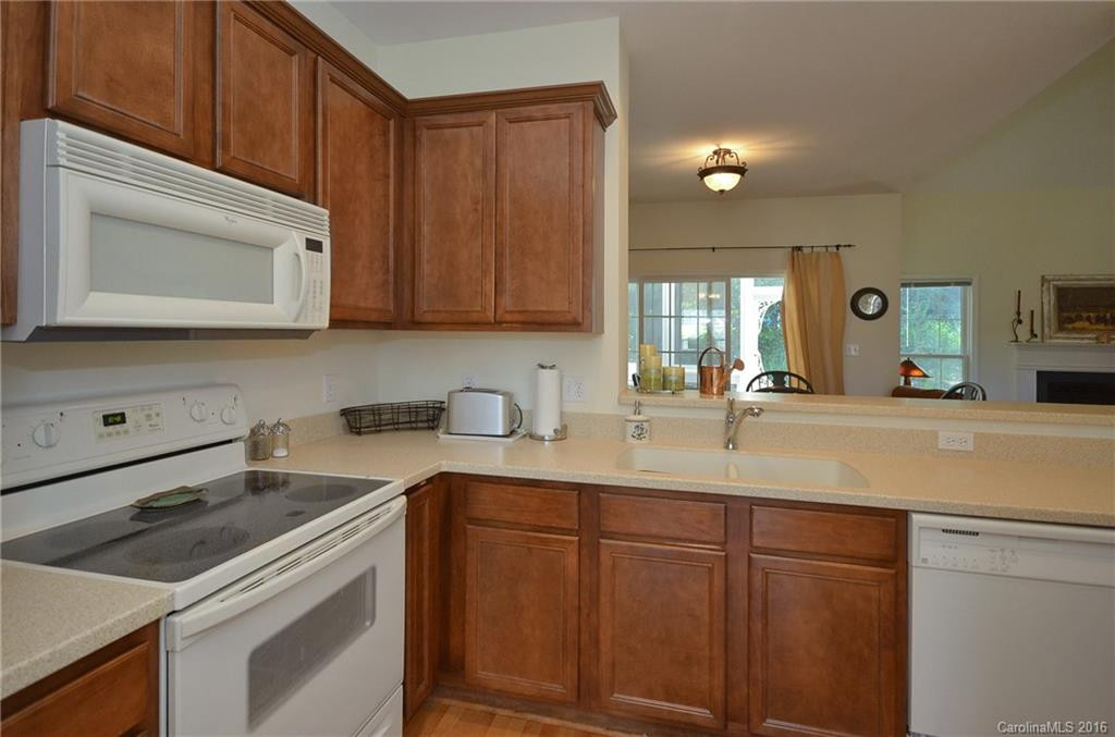 28 Village East Court - Photo 8