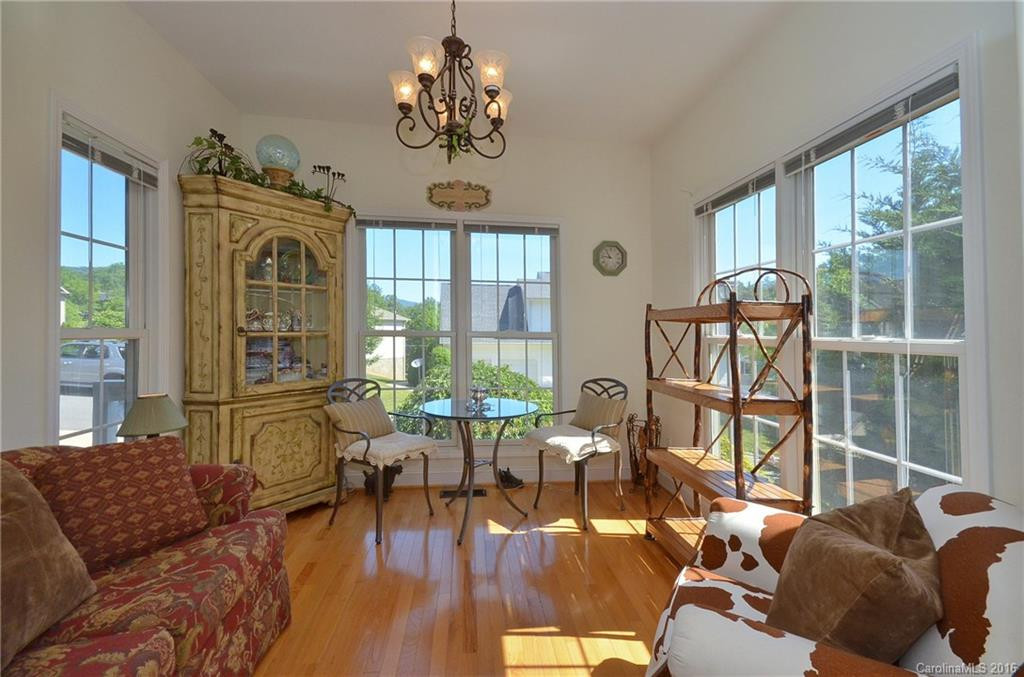 28 Village East Court - Photo 9