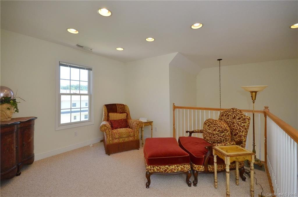 28 Village East Court - Photo 10