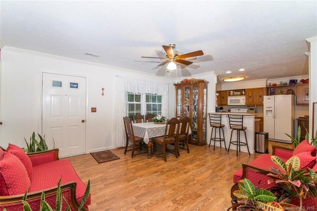 673 Oak Grove Road - Photo 4