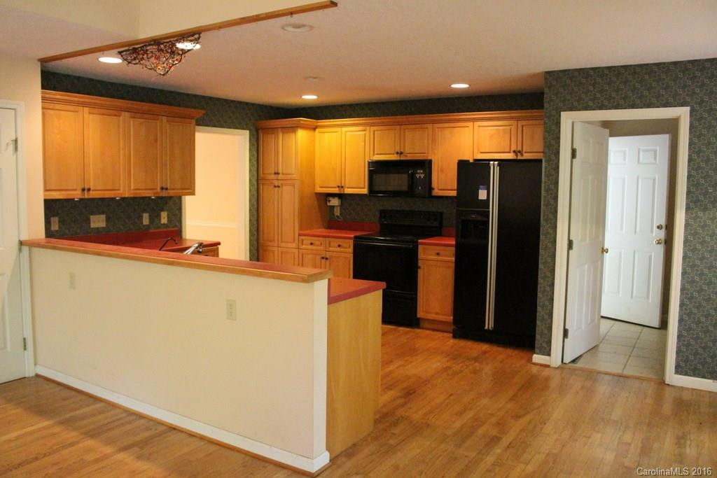 152 Woodburn Drive - Photo 3