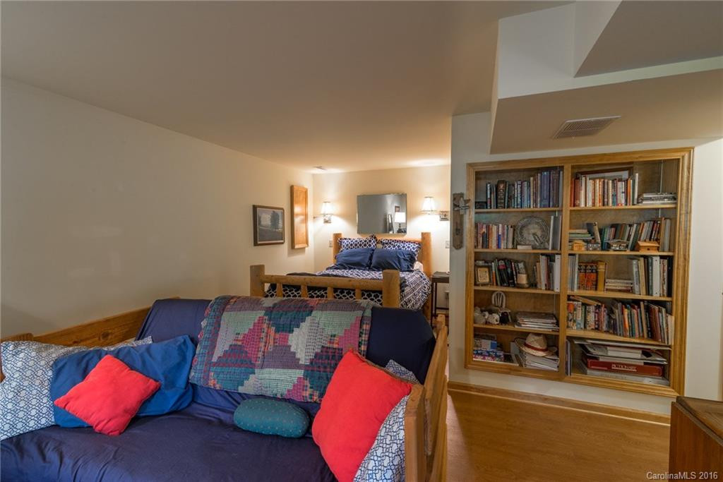 148 Maryland Place - Photo 15