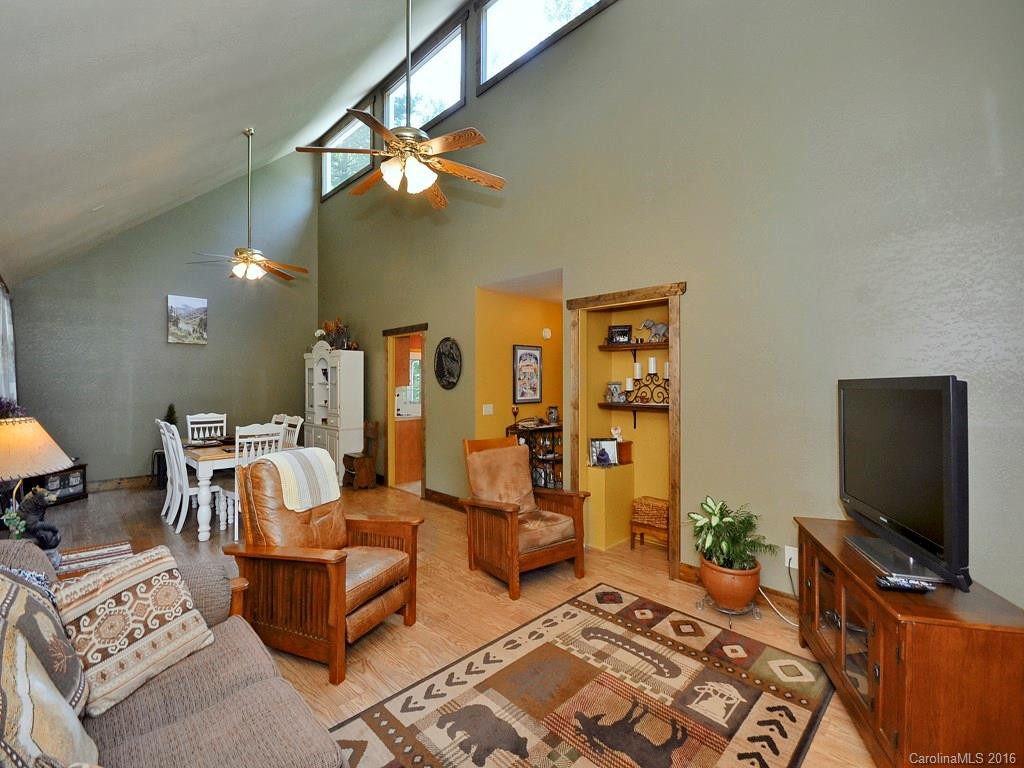 484 Rambling Drive - Photo 3