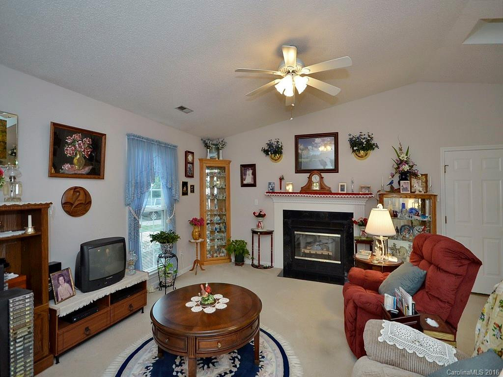 107 Sandpiper Court - Photo 2