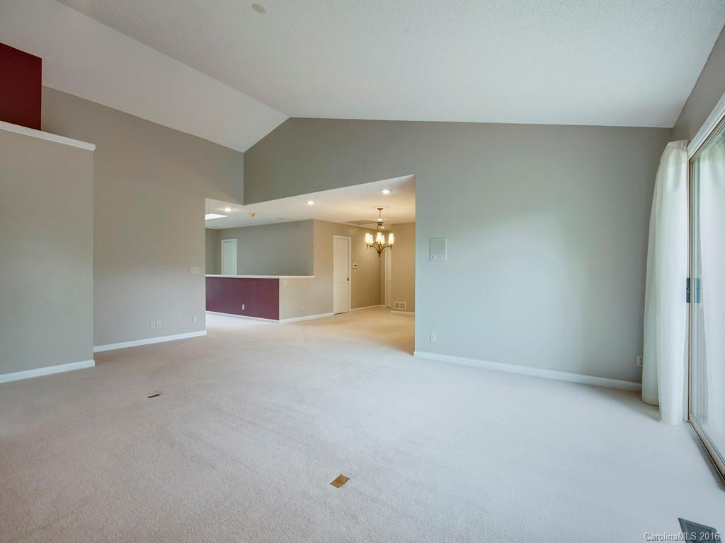 39 Hillcreek Drive #28 - Photo 3