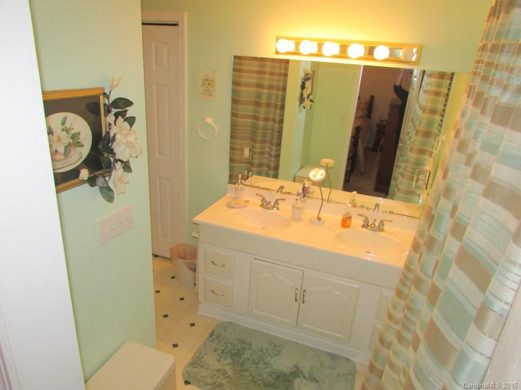 24 Skyview Terrace - Photo 9