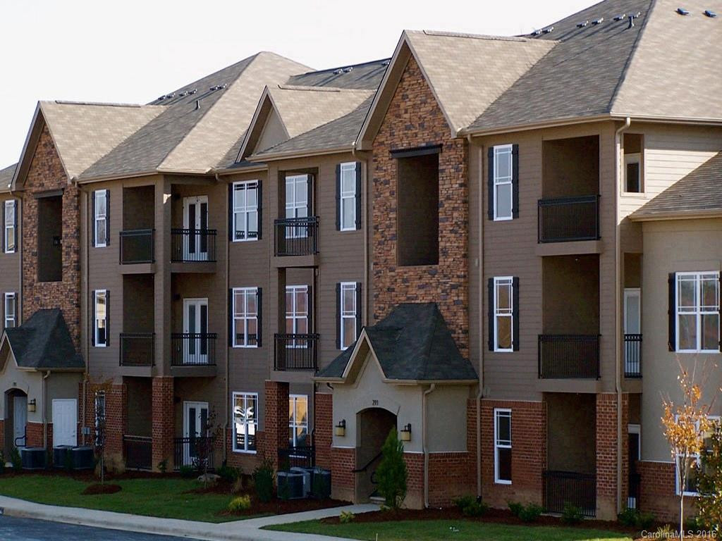 142 Brickton Village Circle #206